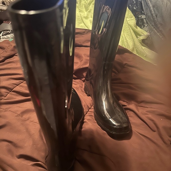 Boots - Picture 2 of 3